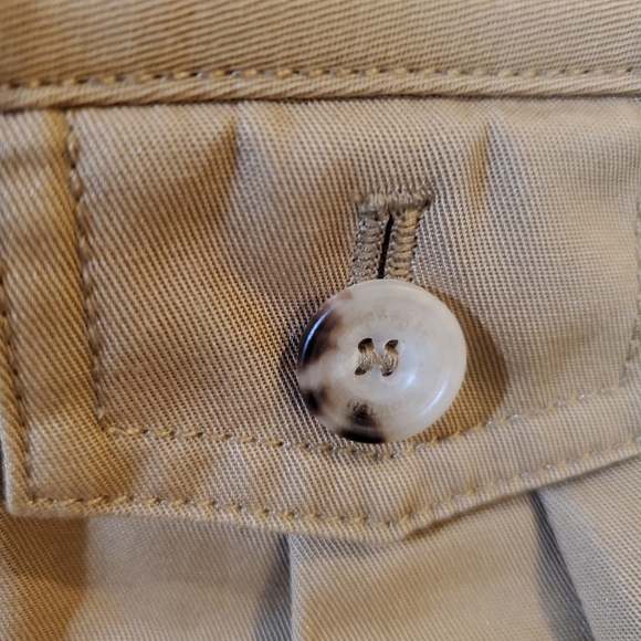 Burberry Pleated Tan / Camel Shorts - Picture 4 of 5